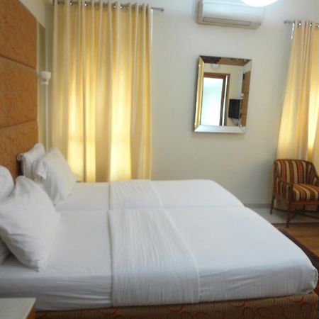 Astoria Hotel Mumbai Ngoại thất bức ảnh