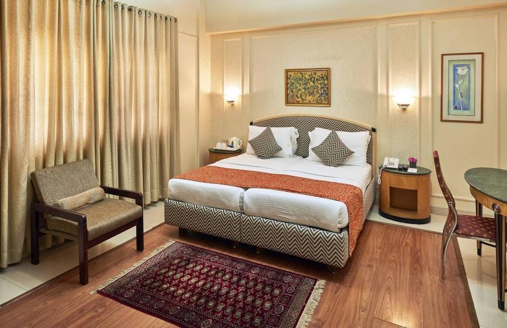 Astoria Hotel Mumbai Ngoại thất bức ảnh