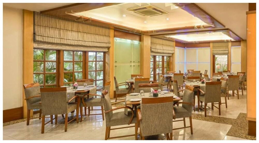 Astoria Hotel Mumbai Ngoại thất bức ảnh