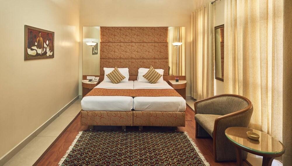 Astoria Hotel Mumbai Ngoại thất bức ảnh
