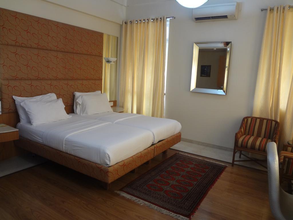 Astoria Hotel Mumbai Ngoại thất bức ảnh