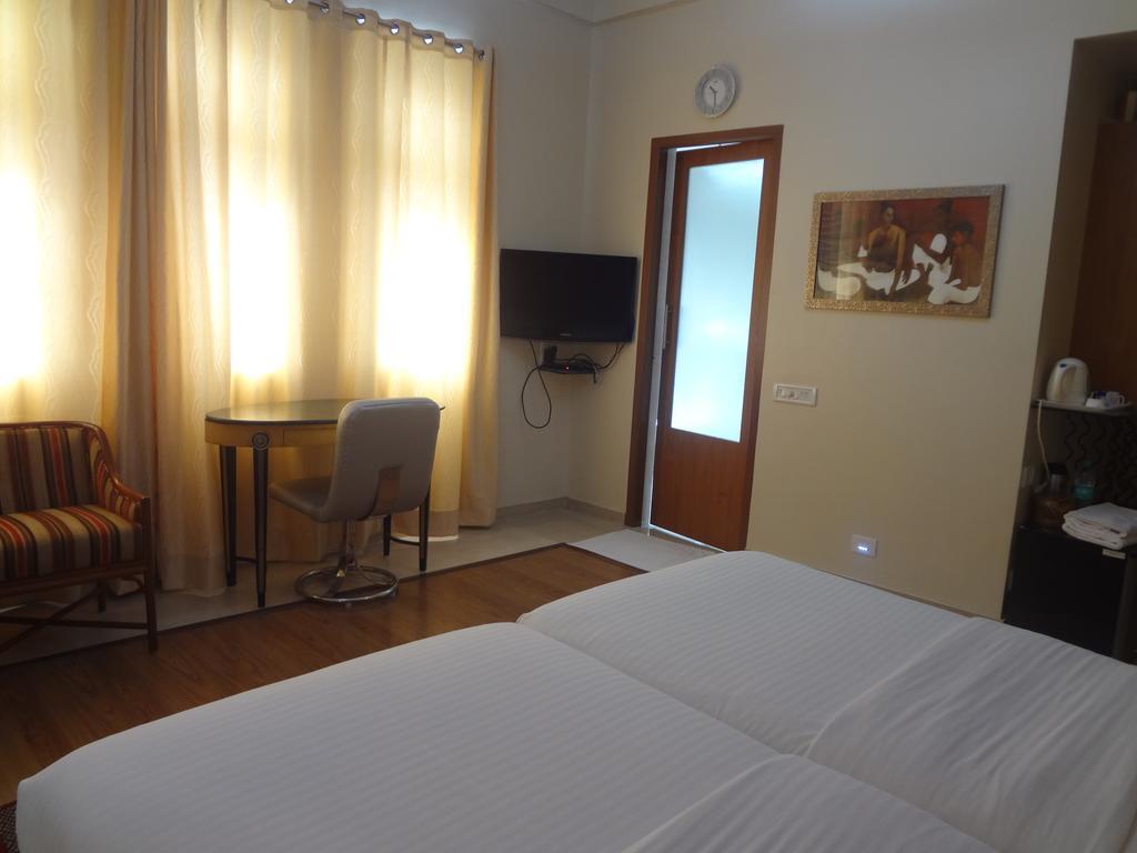 Astoria Hotel Mumbai Ngoại thất bức ảnh