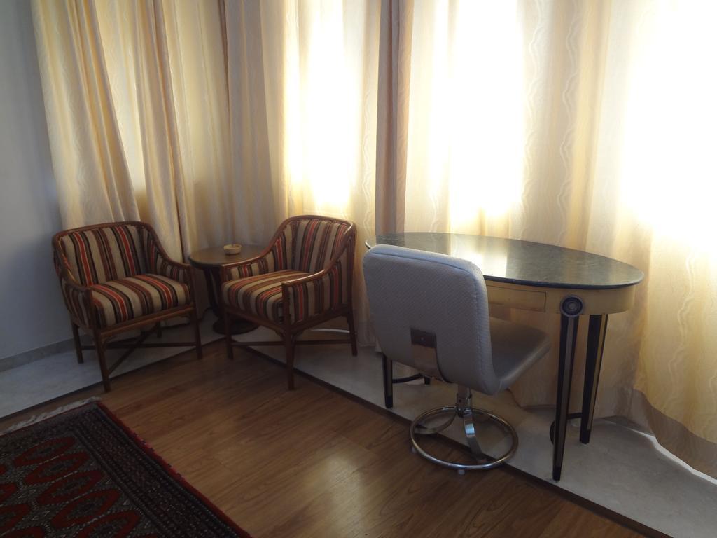 Astoria Hotel Mumbai Ngoại thất bức ảnh
