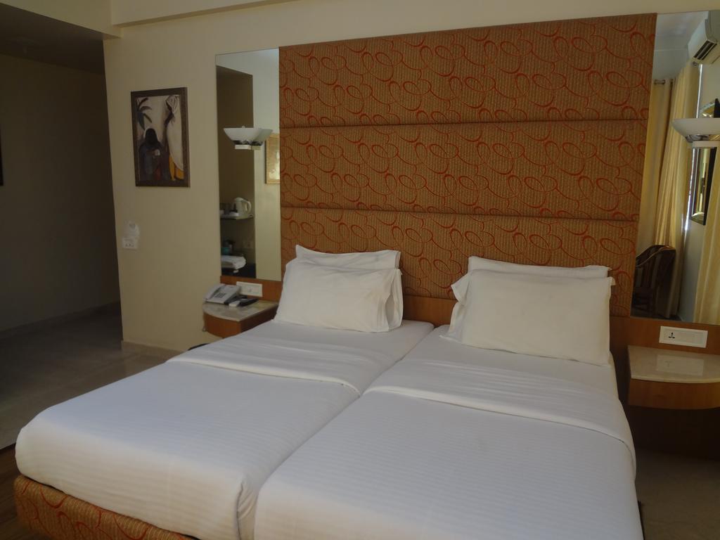 Astoria Hotel Mumbai Ngoại thất bức ảnh