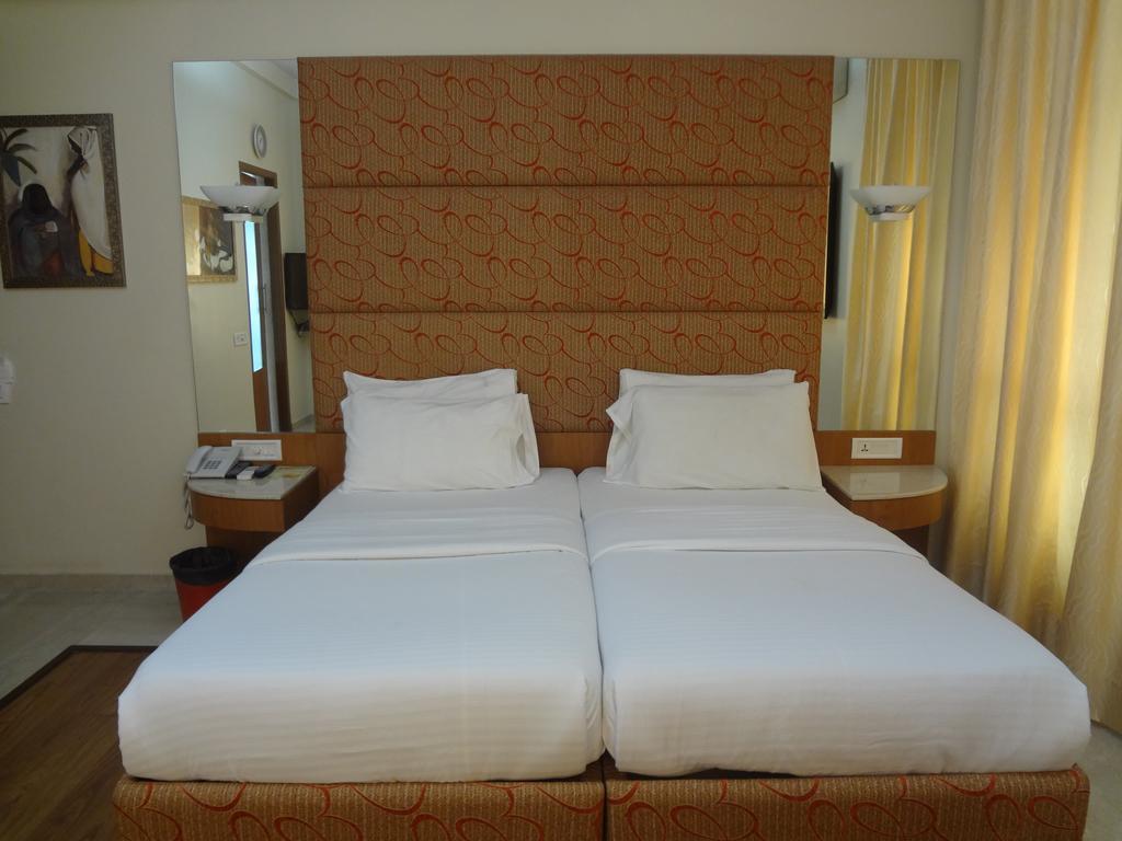 Astoria Hotel Mumbai Ngoại thất bức ảnh