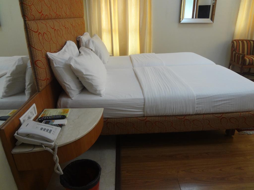 Astoria Hotel Mumbai Ngoại thất bức ảnh