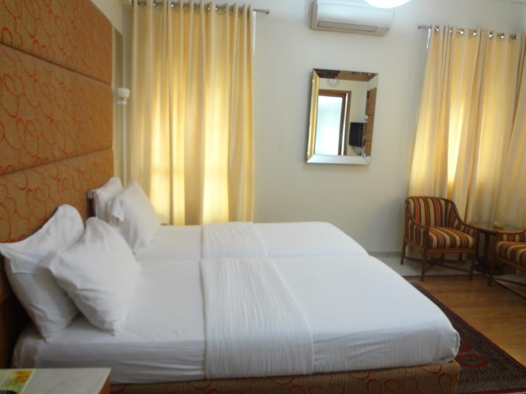 Astoria Hotel Mumbai Ngoại thất bức ảnh