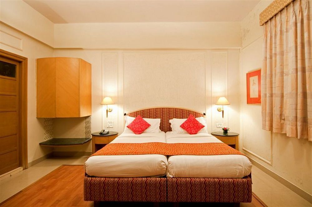 Astoria Hotel Mumbai Ngoại thất bức ảnh