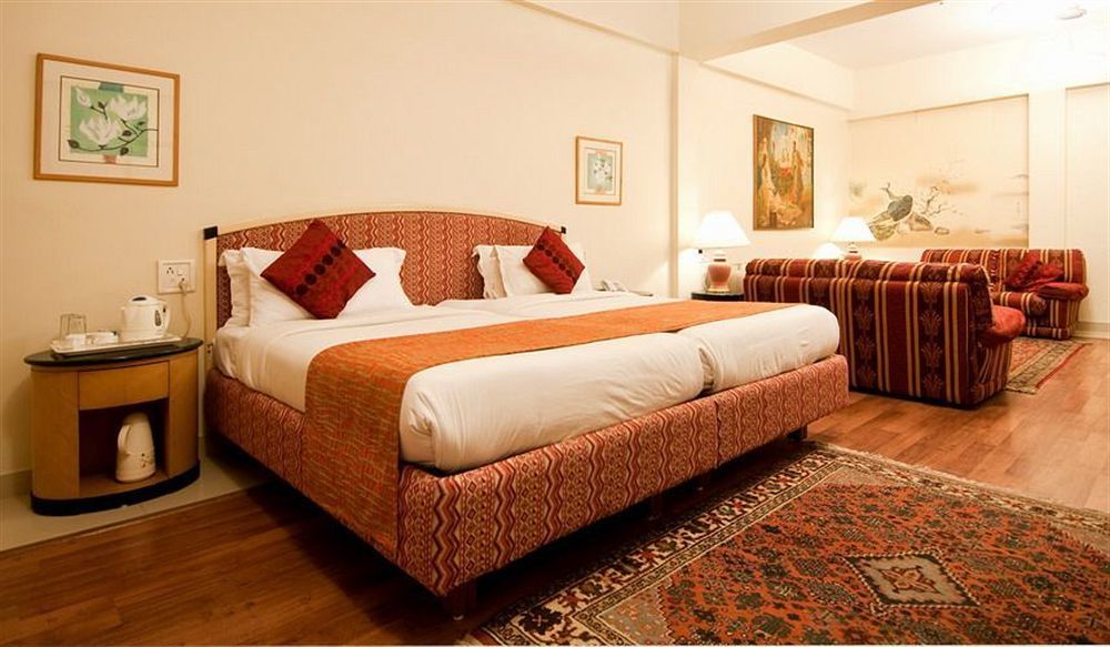 Astoria Hotel Mumbai Ngoại thất bức ảnh